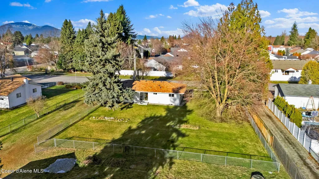 1810 W Honeysuckle Avenue Hayden ID 83835