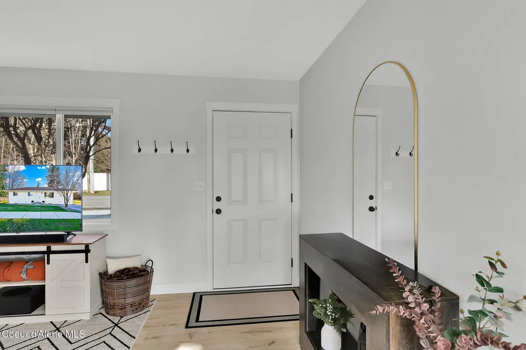 1810 W Honeysuckle Avenue Hayden ID 83835