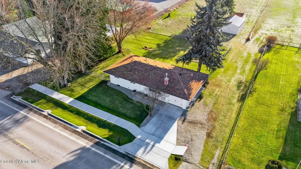 1810 W Honeysuckle Avenue Hayden ID 83835