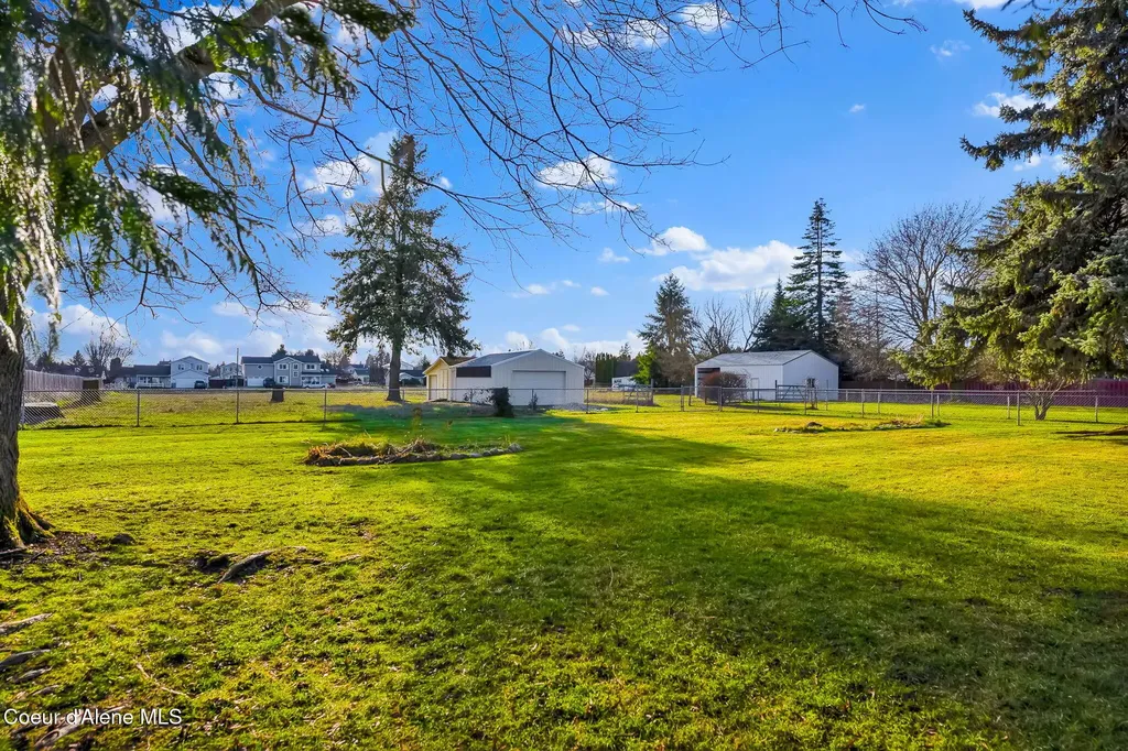 1810 W Honeysuckle Avenue Hayden ID 83835