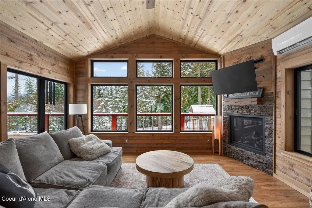 505 Chippewa Trail Sagle ID 83860