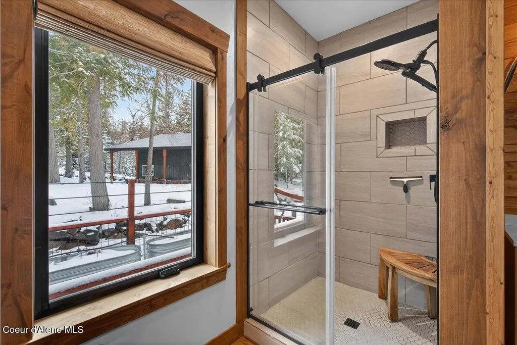 505 Chippewa Trail Sagle ID 83860