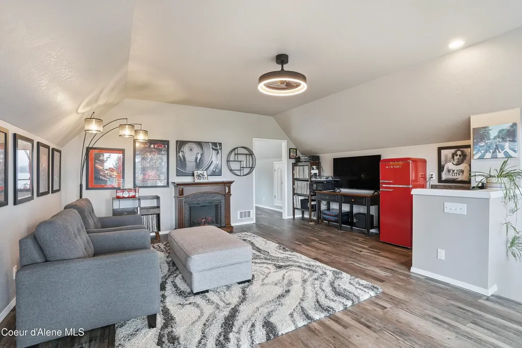 21651 S Lakeview Drive Worley ID 83876