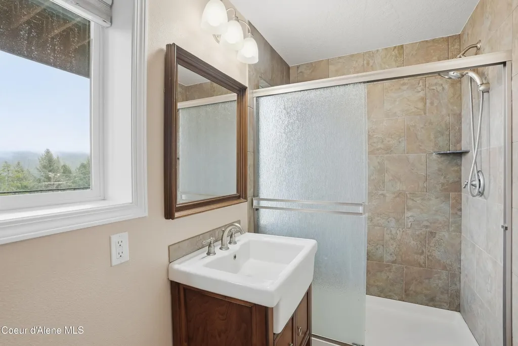 21651 S Lakeview Drive Worley ID 83876