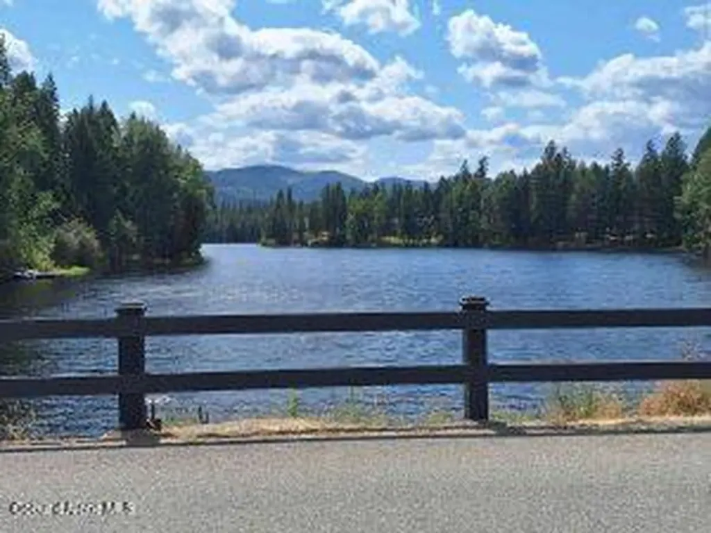 51 Sand Trap Lane Blanchard ID 83804