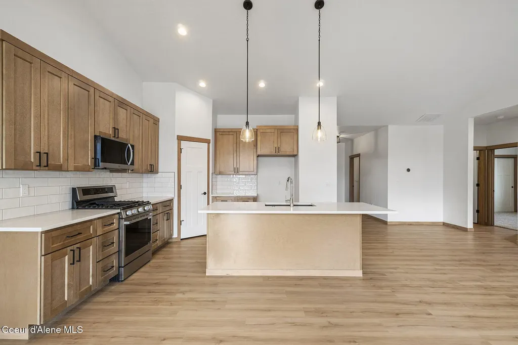 8892 W Swather Avenue Rathdrum ID 83858