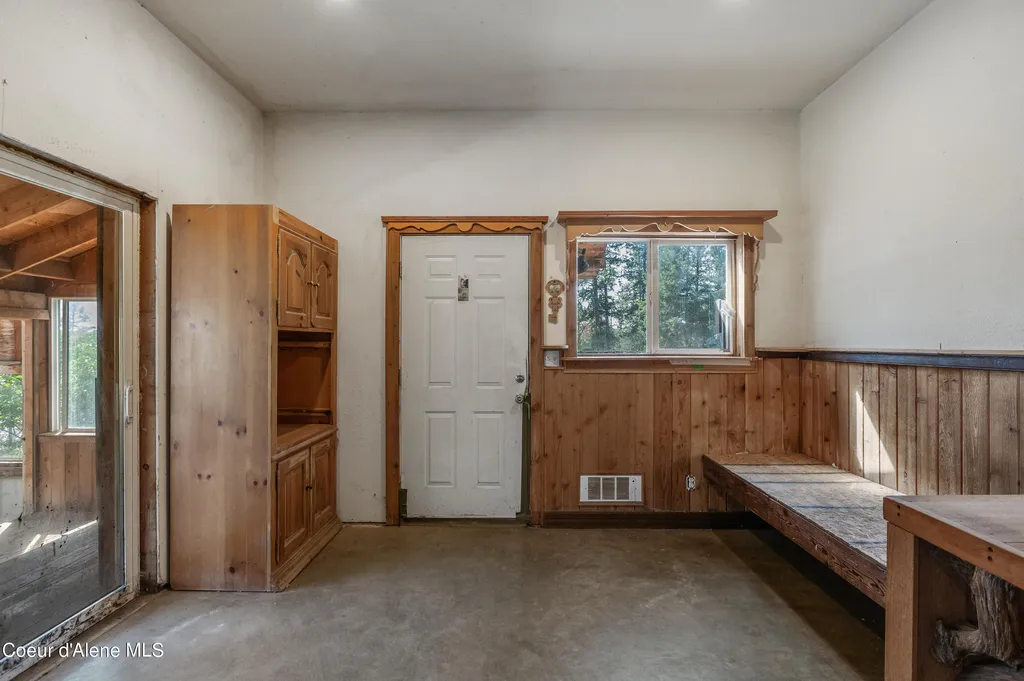 16154 N Smith Avenue Hauser ID 83854