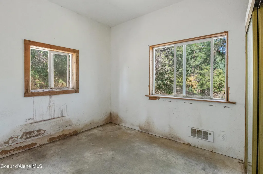 16154 N Smith Avenue Hauser ID 83854
