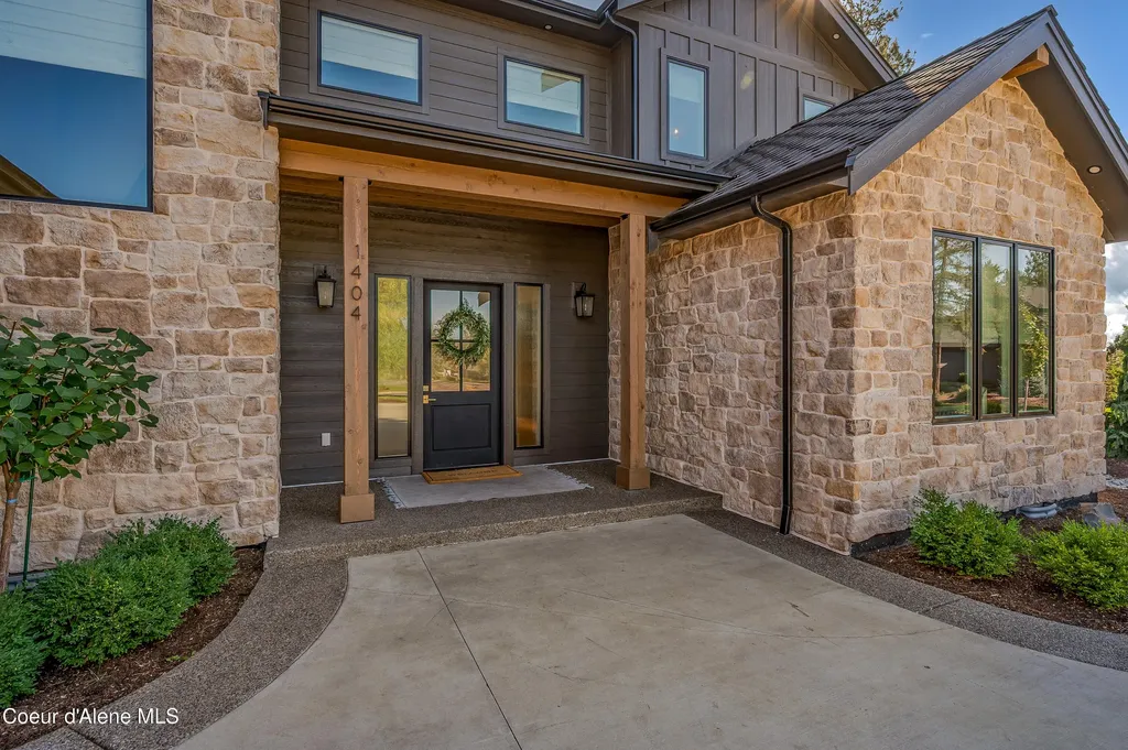 1404 E Bruin Loop Hayden ID 83835