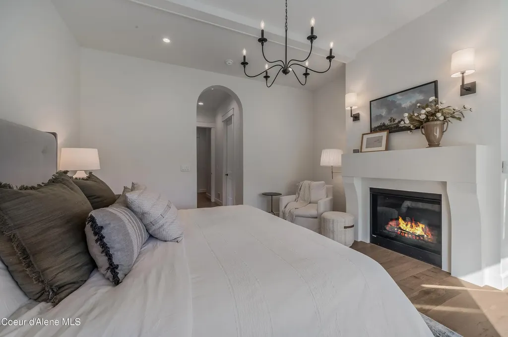 1404 E Bruin Loop Hayden ID 83835