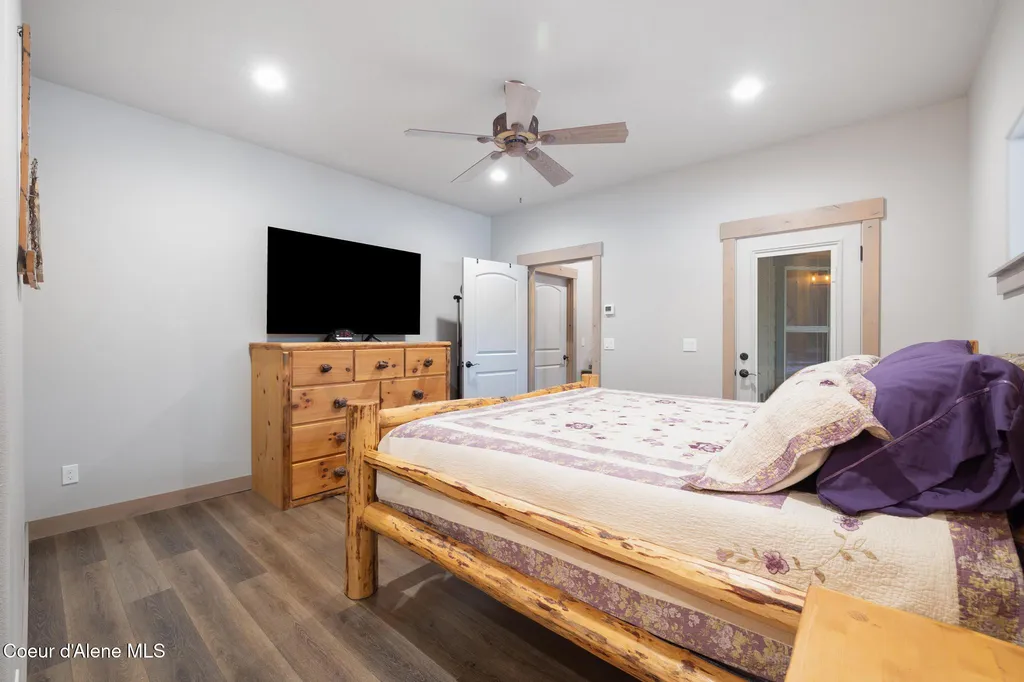 1829 W Smoke Tree Avenue Athol ID 83801