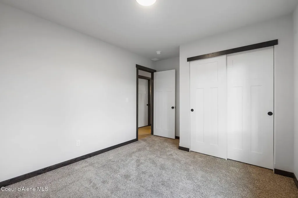 9490 Sunnyside Road Sandpoint ID 83864