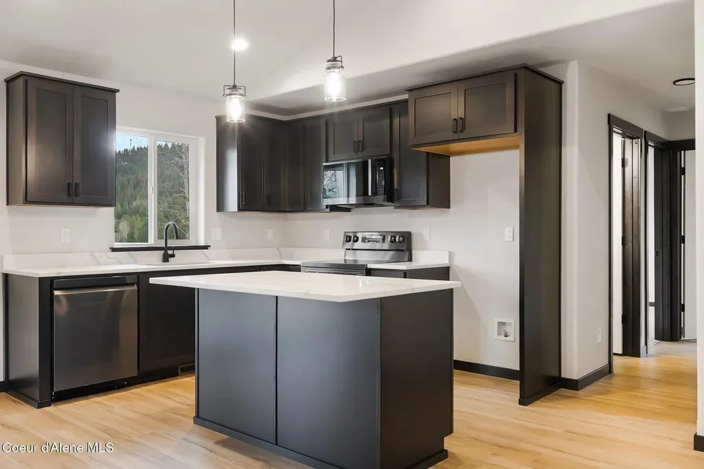 9490 Sunnyside Road Sandpoint ID 83864