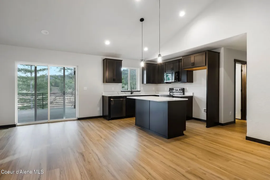 9490 Sunnyside Road Sandpoint ID 83864