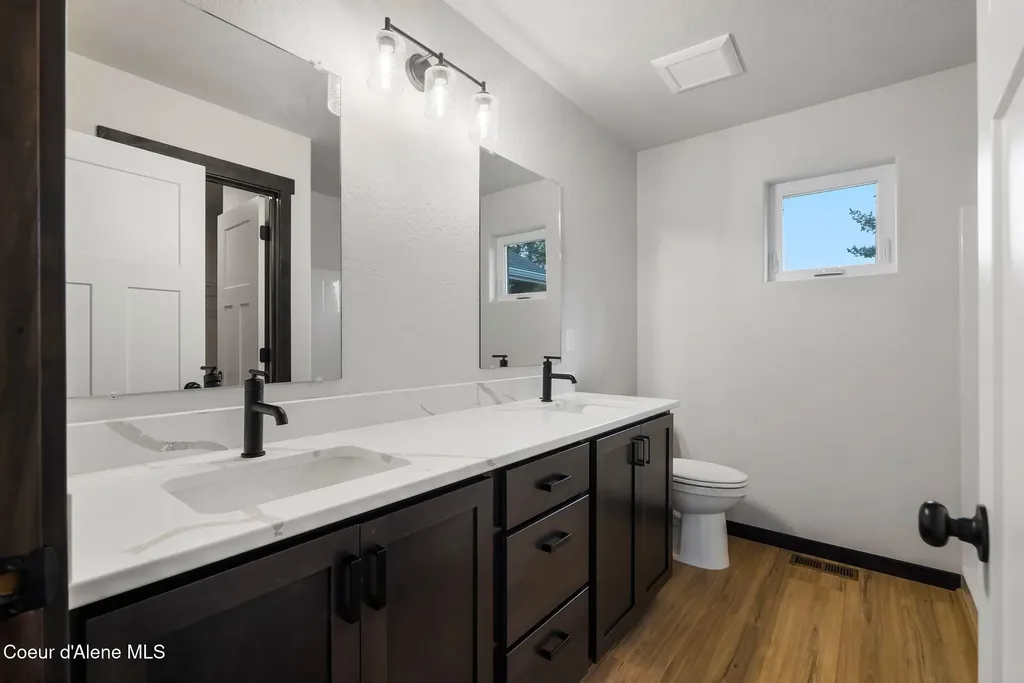 9490 Sunnyside Road Sandpoint ID 83864