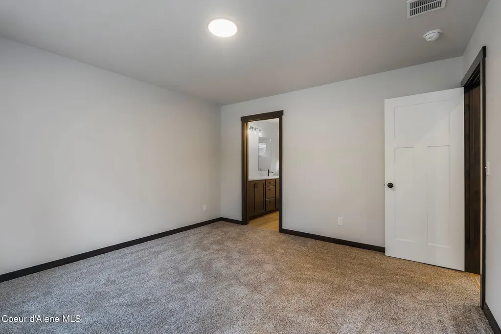 9490 Sunnyside Road Sandpoint ID 83864
