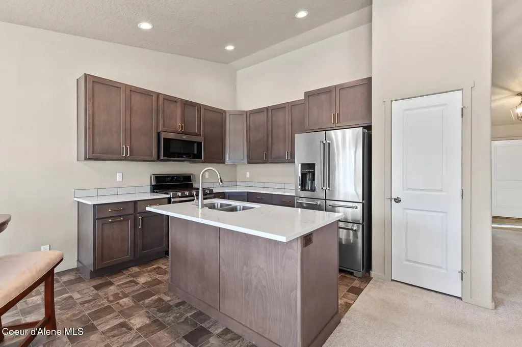 10493 N Belgrave Lp Hayden ID 83835