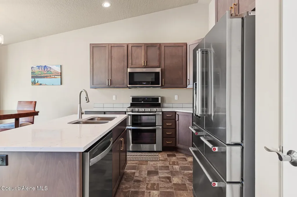 10493 N Belgrave Lp Hayden ID 83835