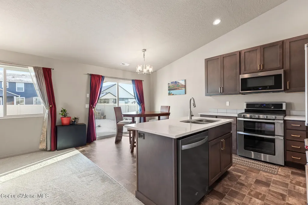 10493 N Belgrave Lp Hayden ID 83835