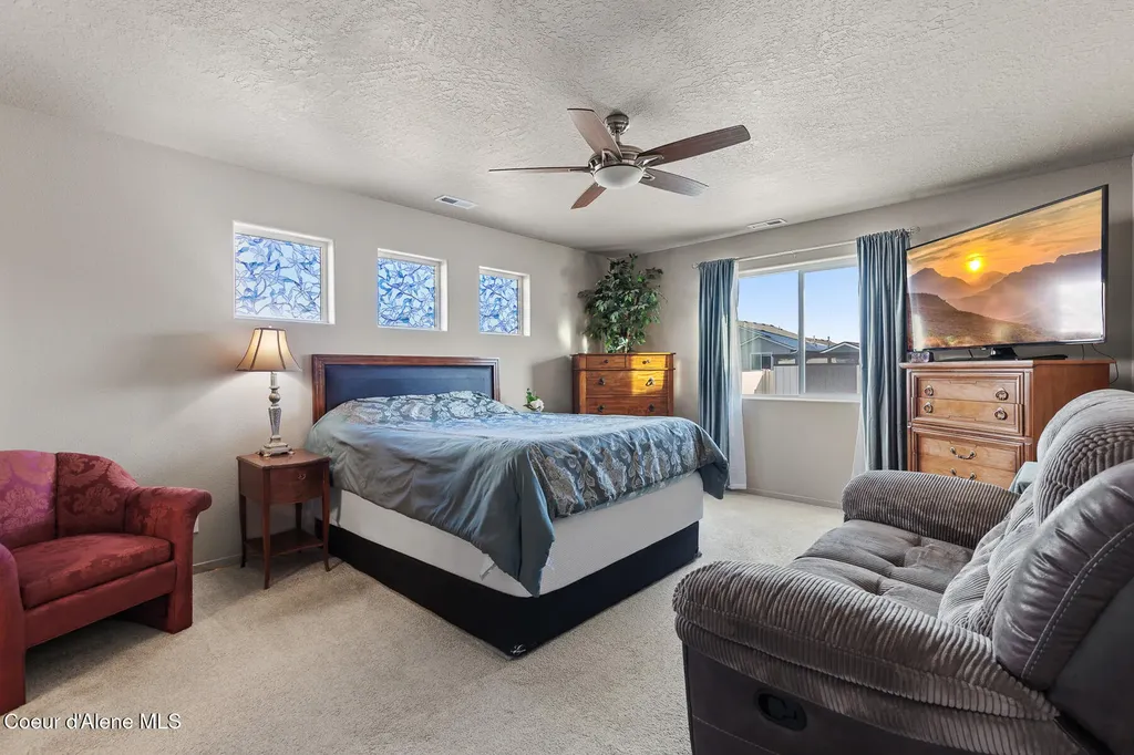 10493 N Belgrave Lp Hayden ID 83835