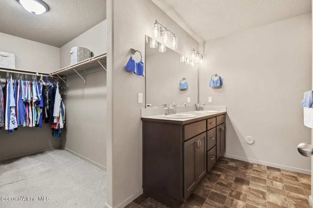 10493 N Belgrave Lp Hayden ID 83835