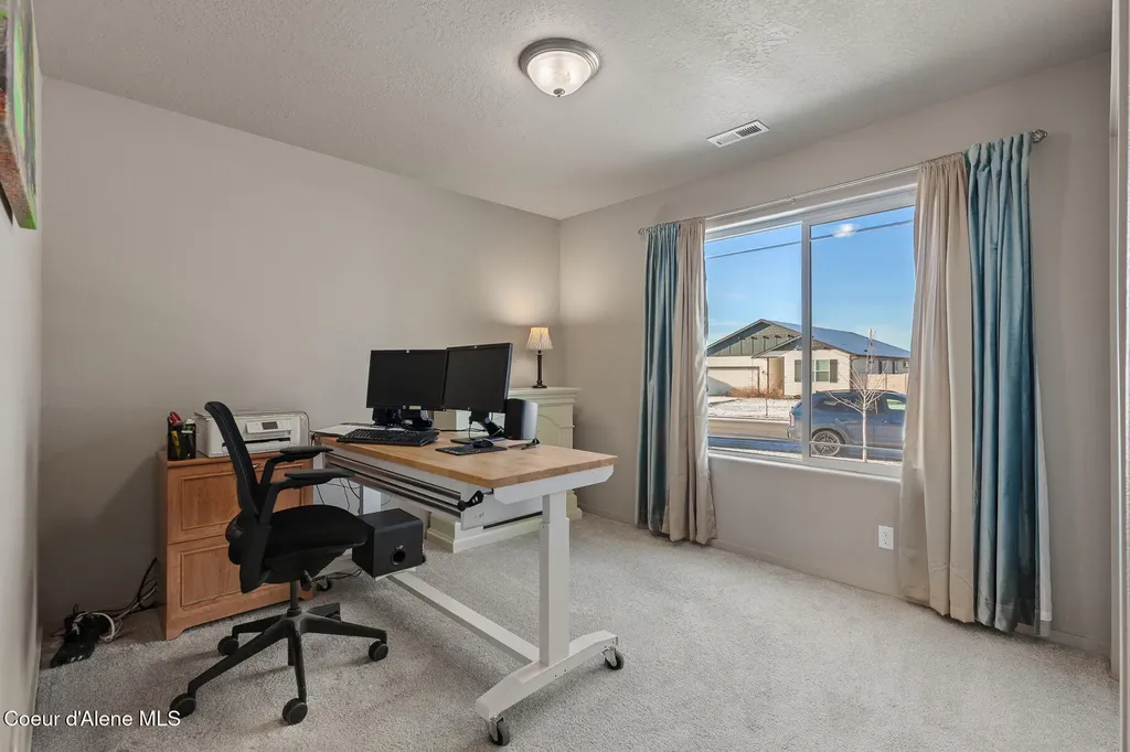 10493 N Belgrave Lp Hayden ID 83835