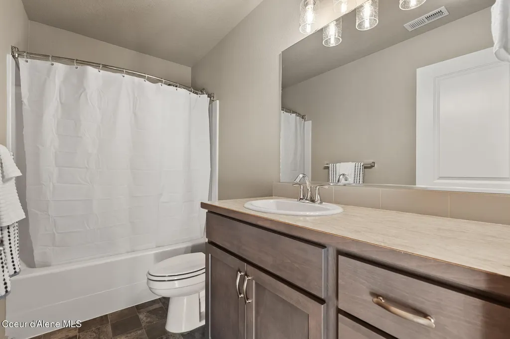 10493 N Belgrave Lp Hayden ID 83835