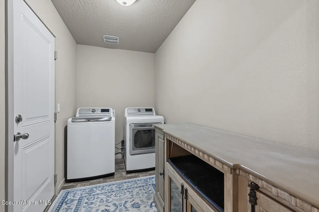 10493 N Belgrave Lp Hayden ID 83835