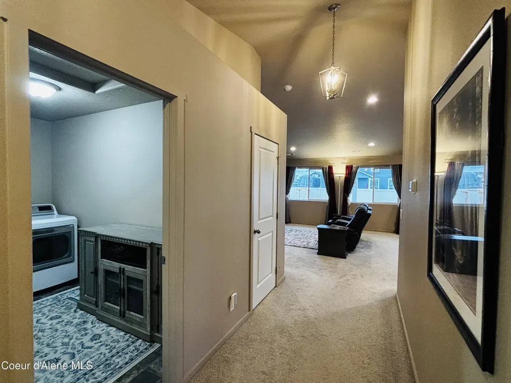 10493 N Belgrave Lp Hayden ID 83835