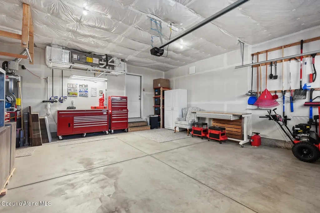 10493 N Belgrave Lp Hayden ID 83835