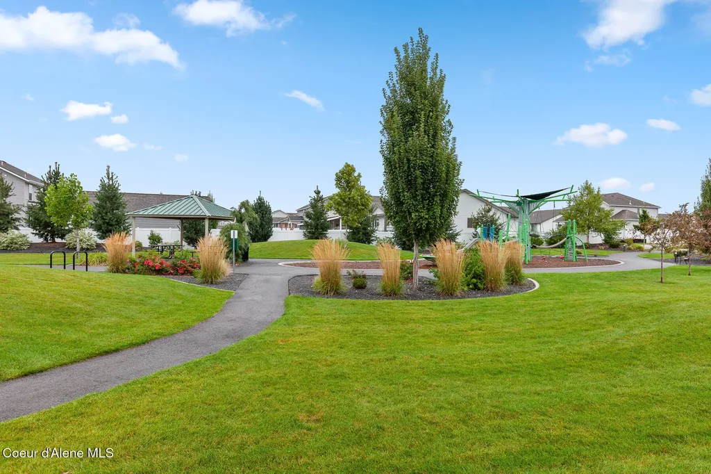 10493 N Belgrave Lp Hayden ID 83835