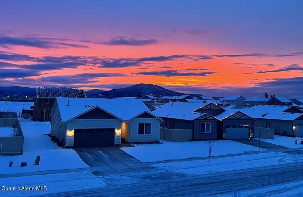 10493 N Belgrave Lp Hayden ID 83835