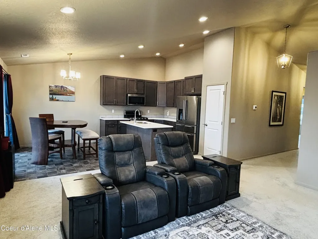10493 N Belgrave Lp Hayden ID 83835