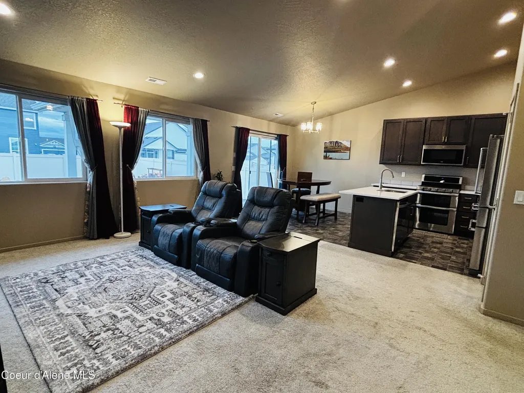 10493 N Belgrave Lp Hayden ID 83835