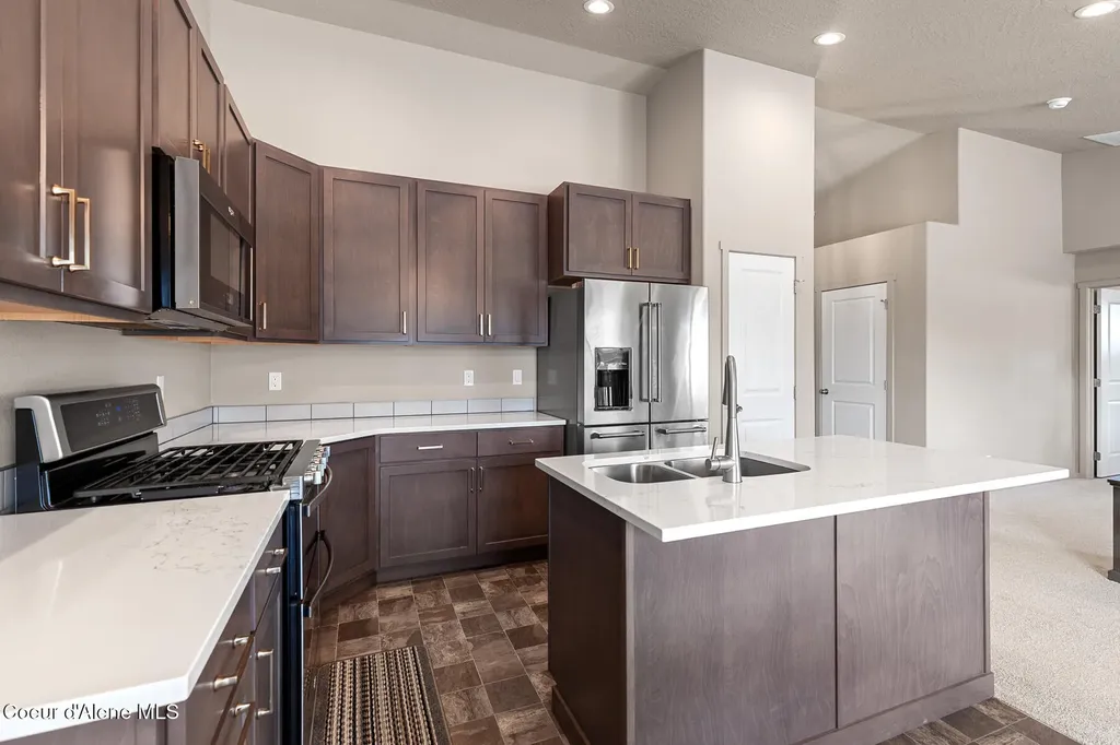 10493 N Belgrave Lp Hayden ID 83835