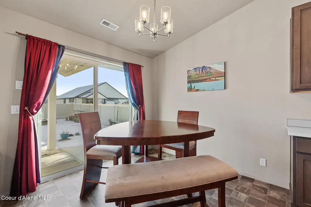 10493 N Belgrave Lp Hayden ID 83835