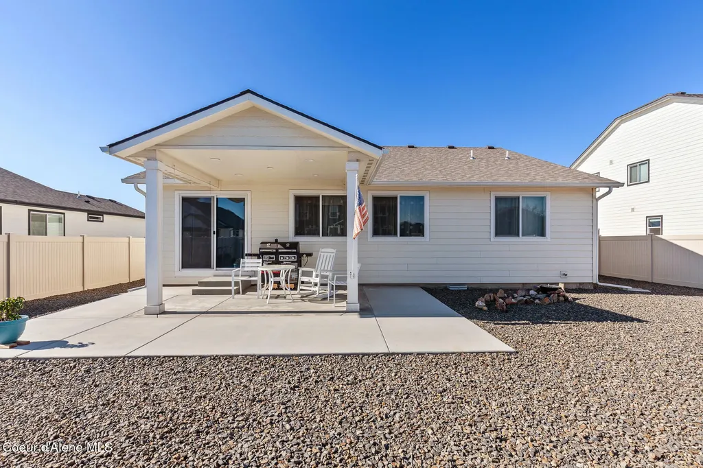 10493 N Belgrave Lp Hayden ID 83835