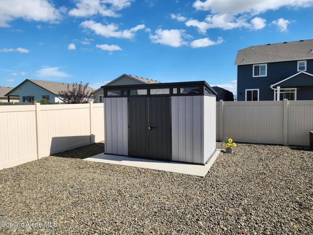 10493 N Belgrave Lp Hayden ID 83835