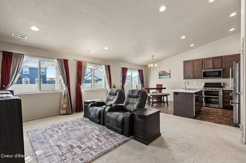 10493 N Belgrave Lp Hayden ID 83835