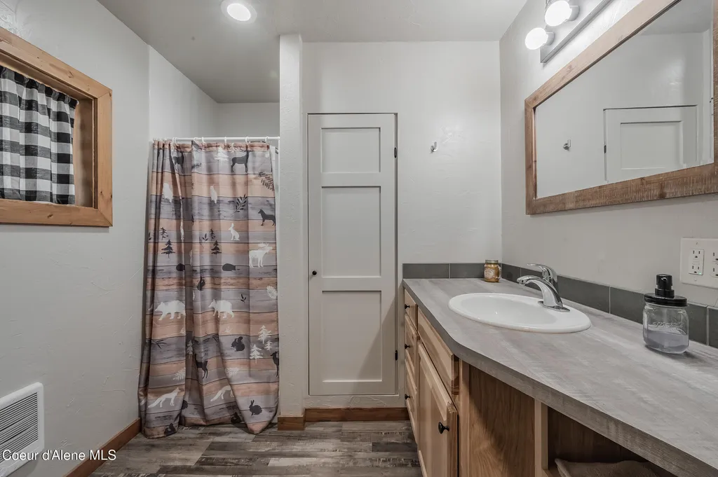 26706 S Willow Creek Road Medimont ID 83842