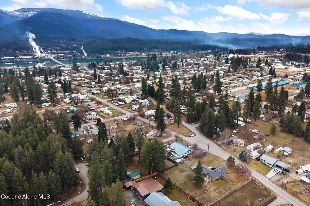 430 1st Street Priest River ID 83856