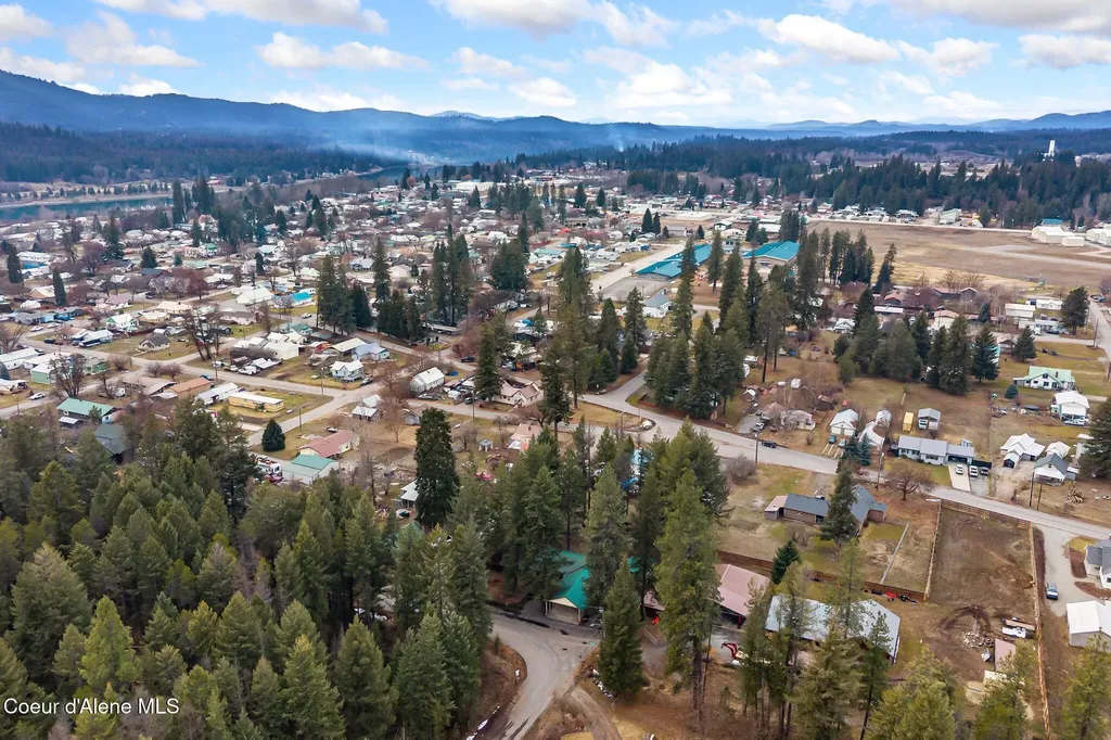 430 1st Street Priest River ID 83856