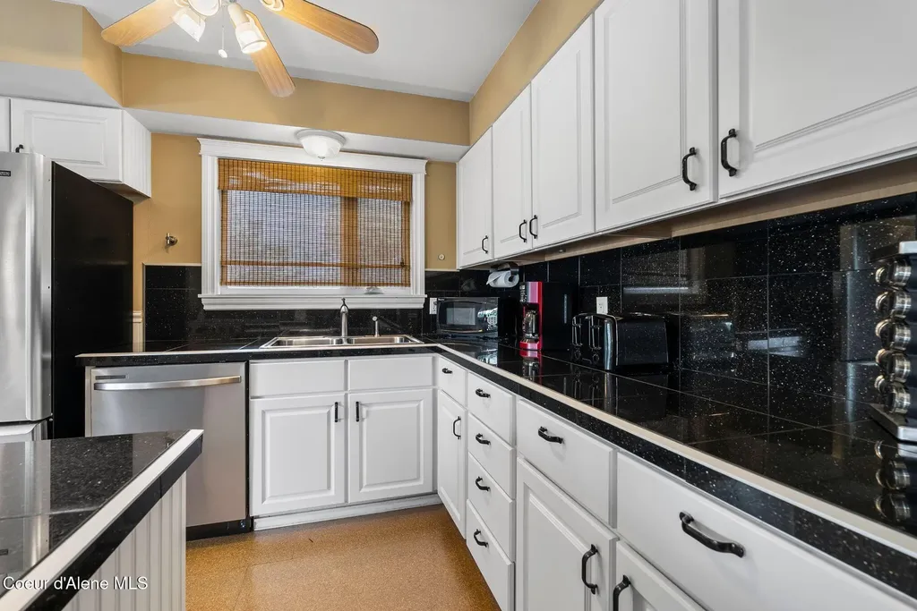 720 N 3rd Avenue Sandpoint ID 83864