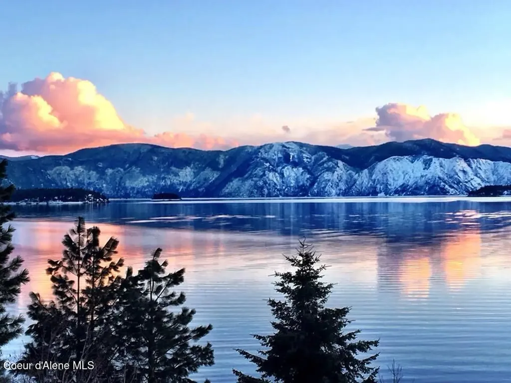720 N 3rd Avenue Sandpoint ID 83864