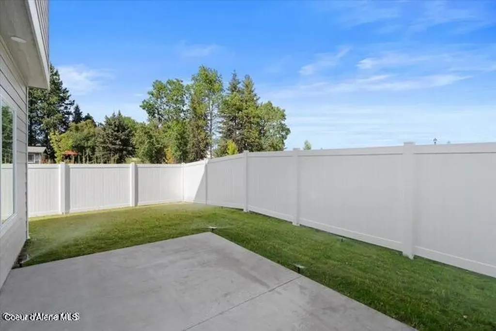 148 E Lobo Loop Hayden ID 83835