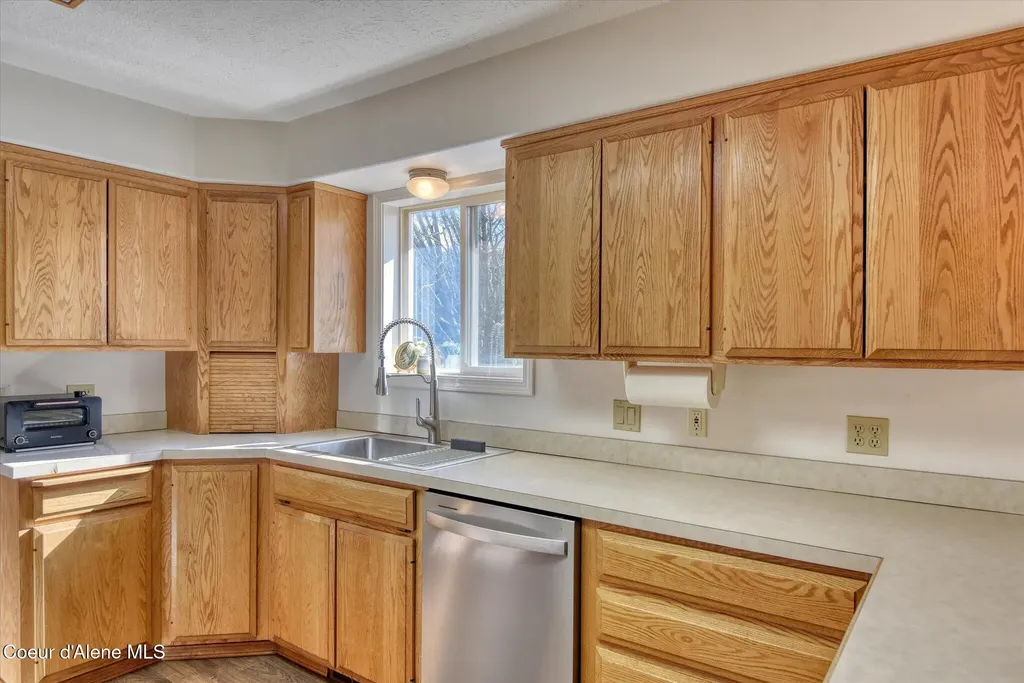 654 E Maple Place Hayden ID 83835