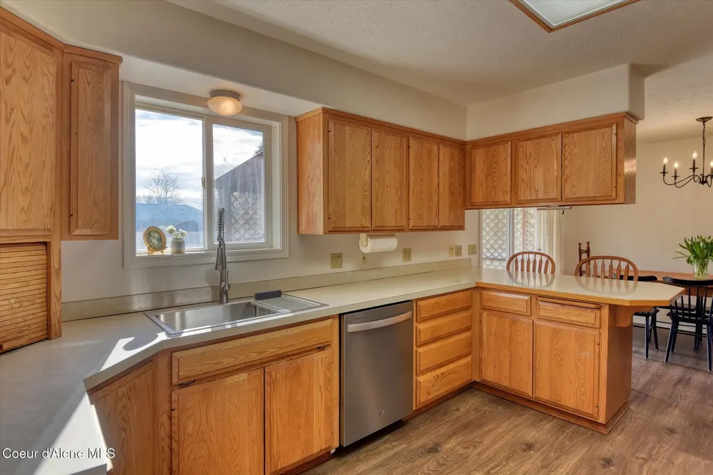 654 E Maple Place Hayden ID 83835