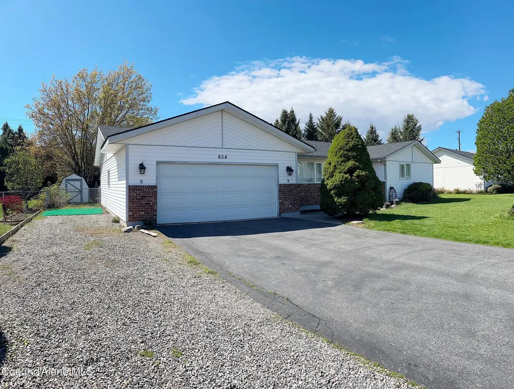 654 E Maple Place Hayden ID 83835