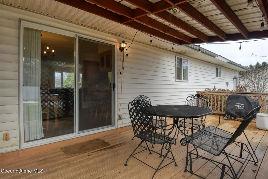 654 E Maple Place Hayden ID 83835