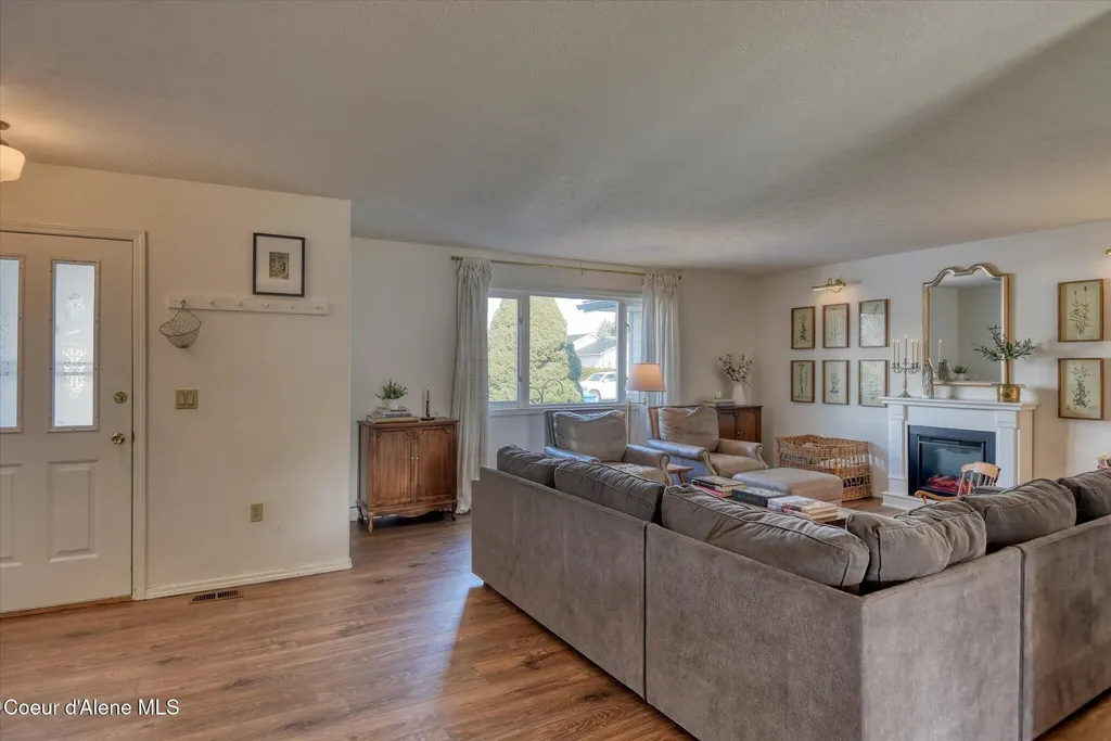 654 E Maple Place Hayden ID 83835